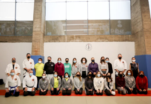 O Concello fomenta a aprendizaxe de técnicas de defensa persoal a través do curso de autoprotección organizado coa Asociación Galega de Bujutsu